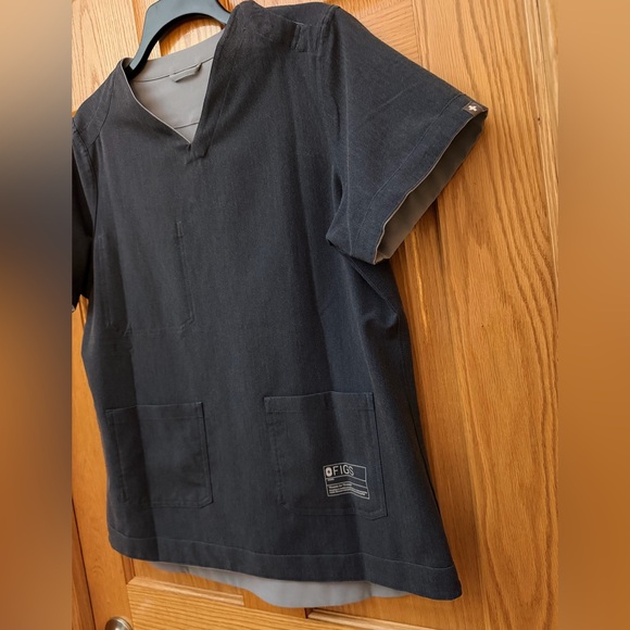 Figs Reversible Scrub Top - Picture 2 of 9